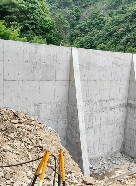 张家口涿鹿县重力式挡土墙